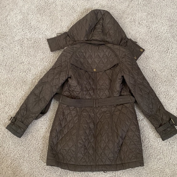 Burberry Women's above the knee Finsbridge Quilted Coat in khaki green - Picture 6 of 10